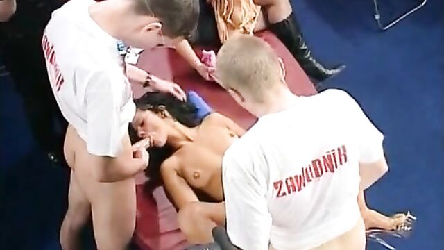 Порно рекорды: чемпионат мира по сексу в Варшаве