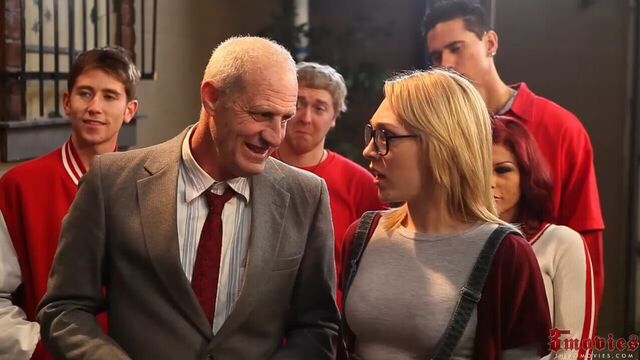 Месть Ботаников: Официальная порно пародия XXX