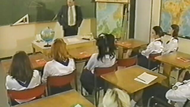 Германские школьницы и новые ученики... Sexskolan (2006)